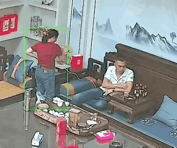 太狠毒！妻子因家庭琐事往丈夫头上泼开水4月9日，浙江一位妻子，因为家庭琐事，把刚