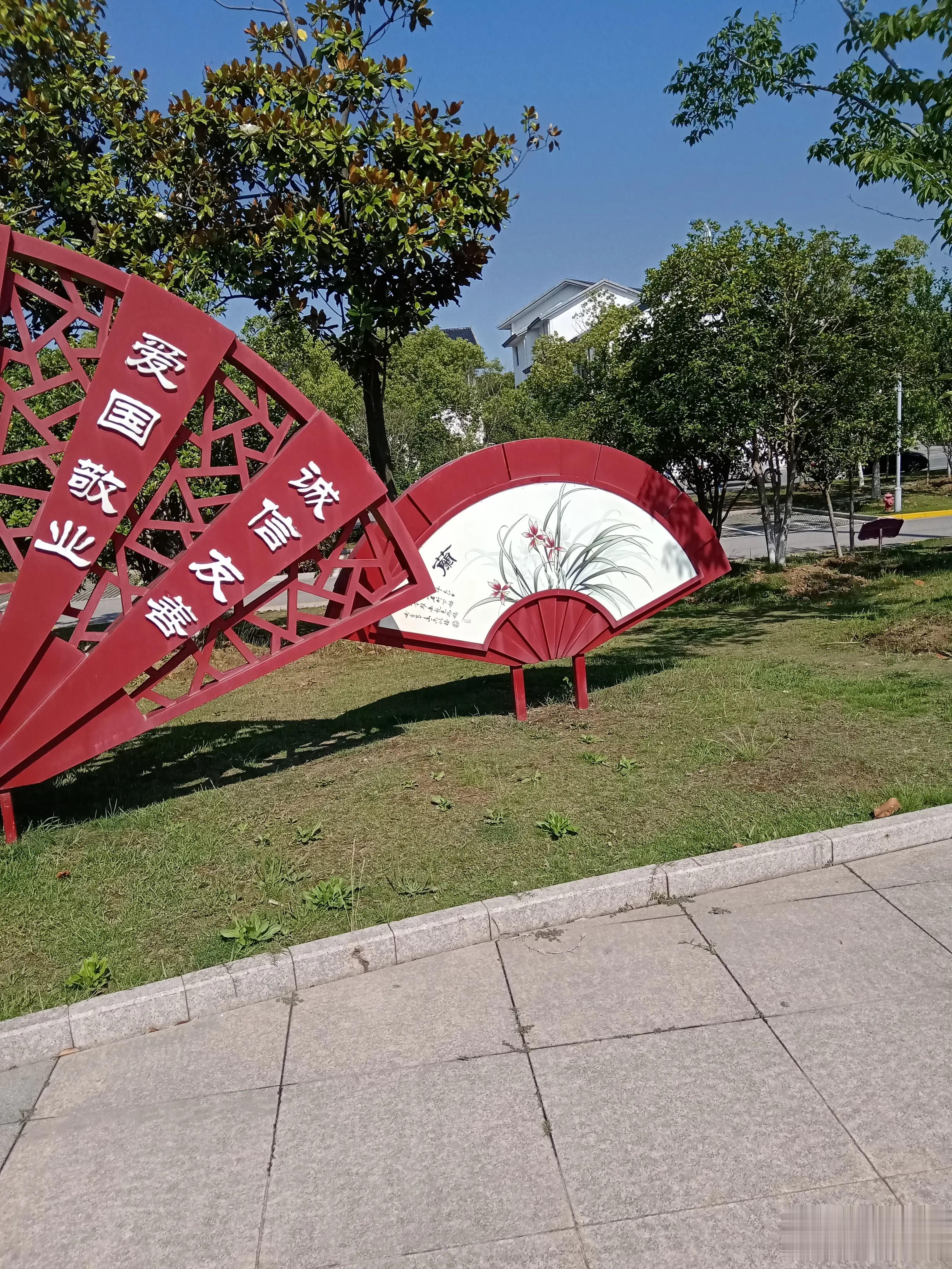 丈夫为什么如此发怒，估计主要是养生馆这样的地方太容易让人想入非非了！从监控视频里