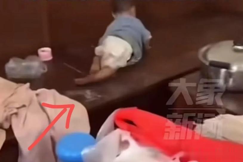 养不起何必生，海南一母亲外出打工将三孩子锁家中，一天仅吃一顿一位妈妈将三个孩子锁