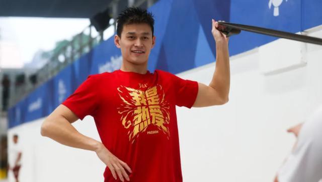 我认为孙杨因违反规则受处罚，不应破格征召参加奥运会，应尊重体育规则和公平竞技原则