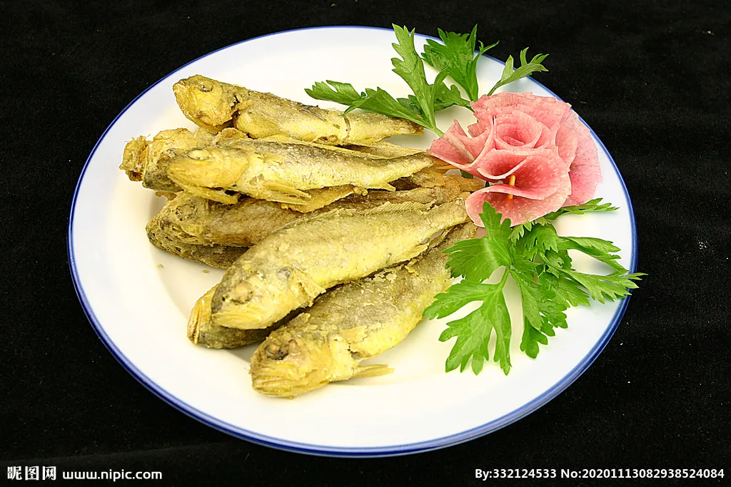 每天一百元，只是买菜吃饭是够了，三口之家，家常菜可能都用不完。像我家三口人，这六