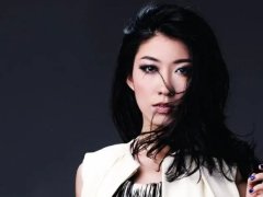 9月22日，引发了众怒，在上午8点27分，曲婉婷发文道：“6周年无果，继续保持一