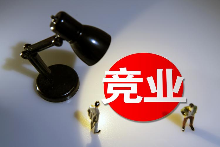 不是滥用，竞业协议在互联网大厂中是一种常见的保护自身商业利益的手段，旨在防止员工