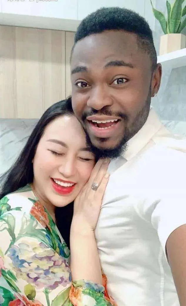 外国黑人带给中国女孩更多选择，多元化是美好的。