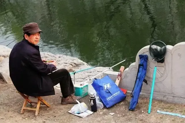 为何越来越多年轻人喜欢钓鱼一位钓鱼人曾经说过：谁迷上了钓鱼，谁就找到了一生的快乐