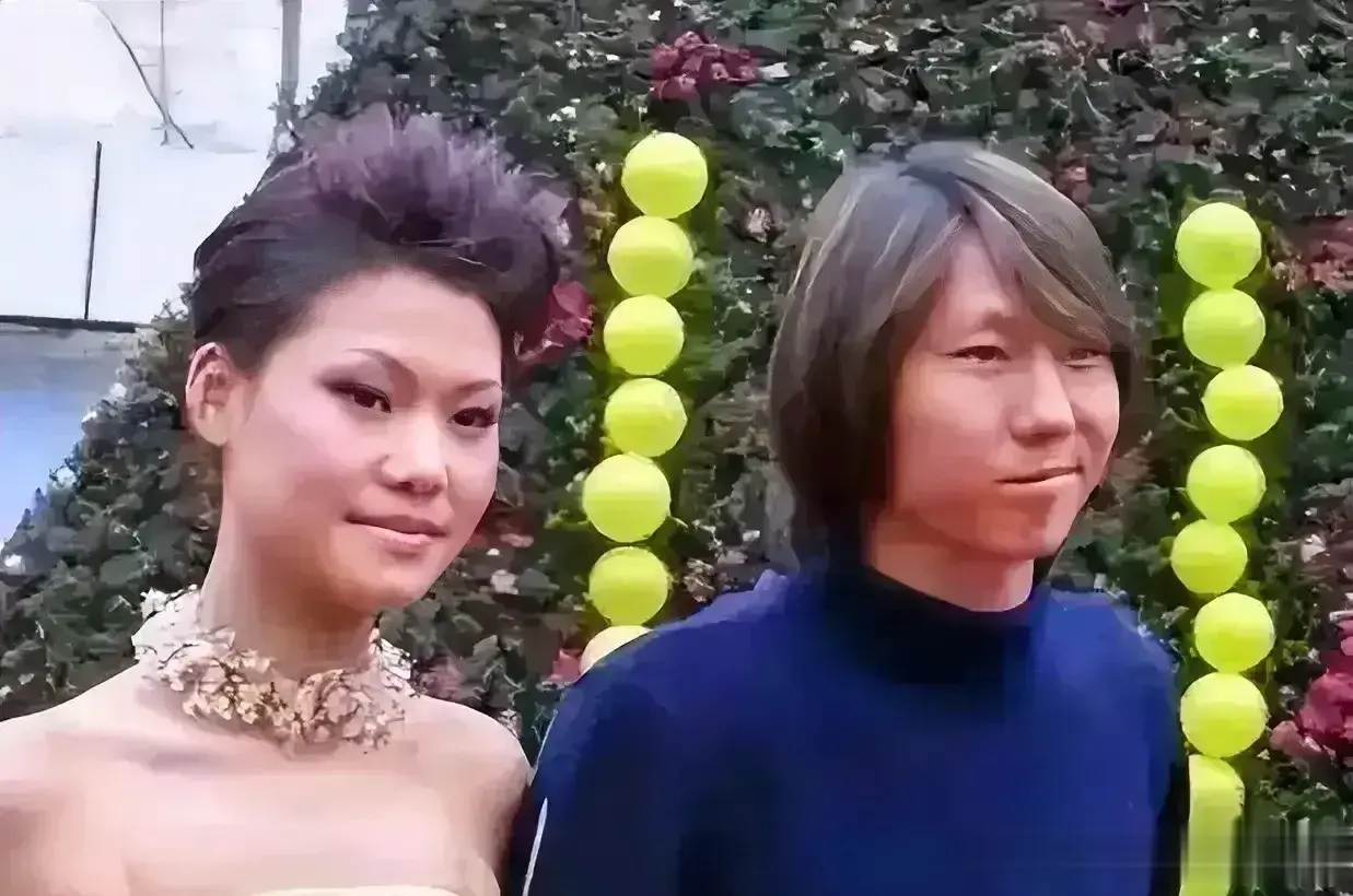 妻子龙菲不仅不回国积极退赃，还要和李铁离婚！李铁在美国购置的豪宅成了别人的天堂，