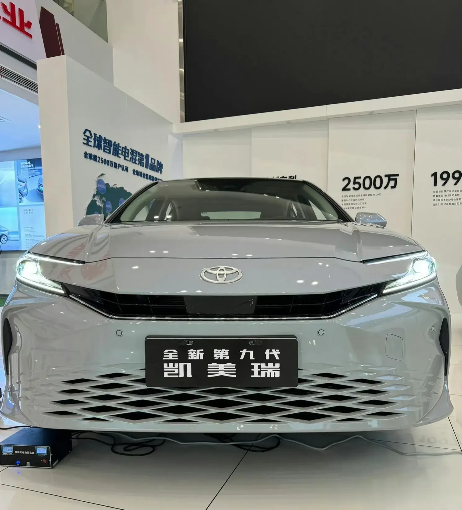 凯美瑞只卖12万了，之前20w+的时候没感觉，现在12w真香，全新第九代凯美瑞真