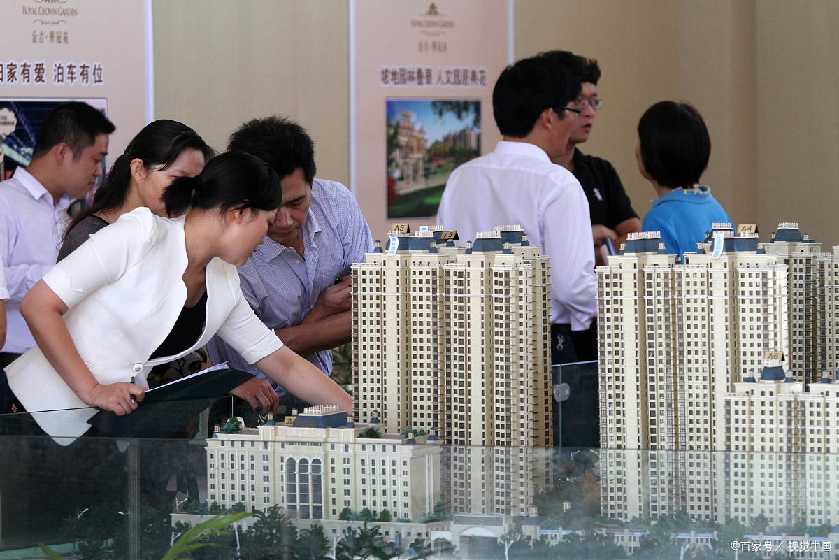 🏠🎩😄嘿，各位！风向这东西，说变就变，这不，一半的人又觉得房价要涨了。看来