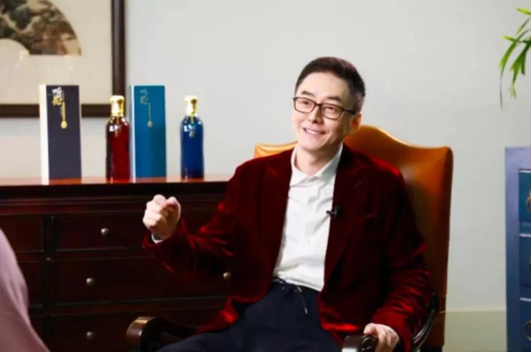 张雪峰的商业版图涉及教育咨询、线上课程、出版物和演讲活动等多个领域，展现了他的个