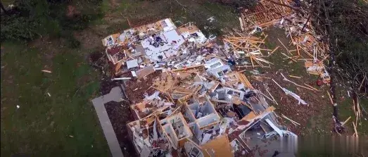 美国作恶天来惩罚，据美国新闻报道，近日美国多地区出现极端天气，都是遭遇风暴袭击，