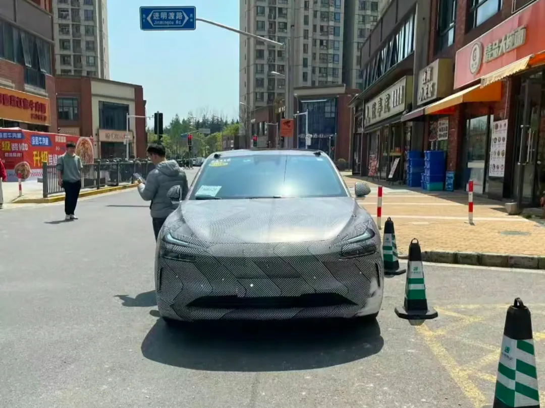 蔚来新车曝光？下属品牌乐道L60无伪装照片。为什么国产车都和米米眼干上了！还有，