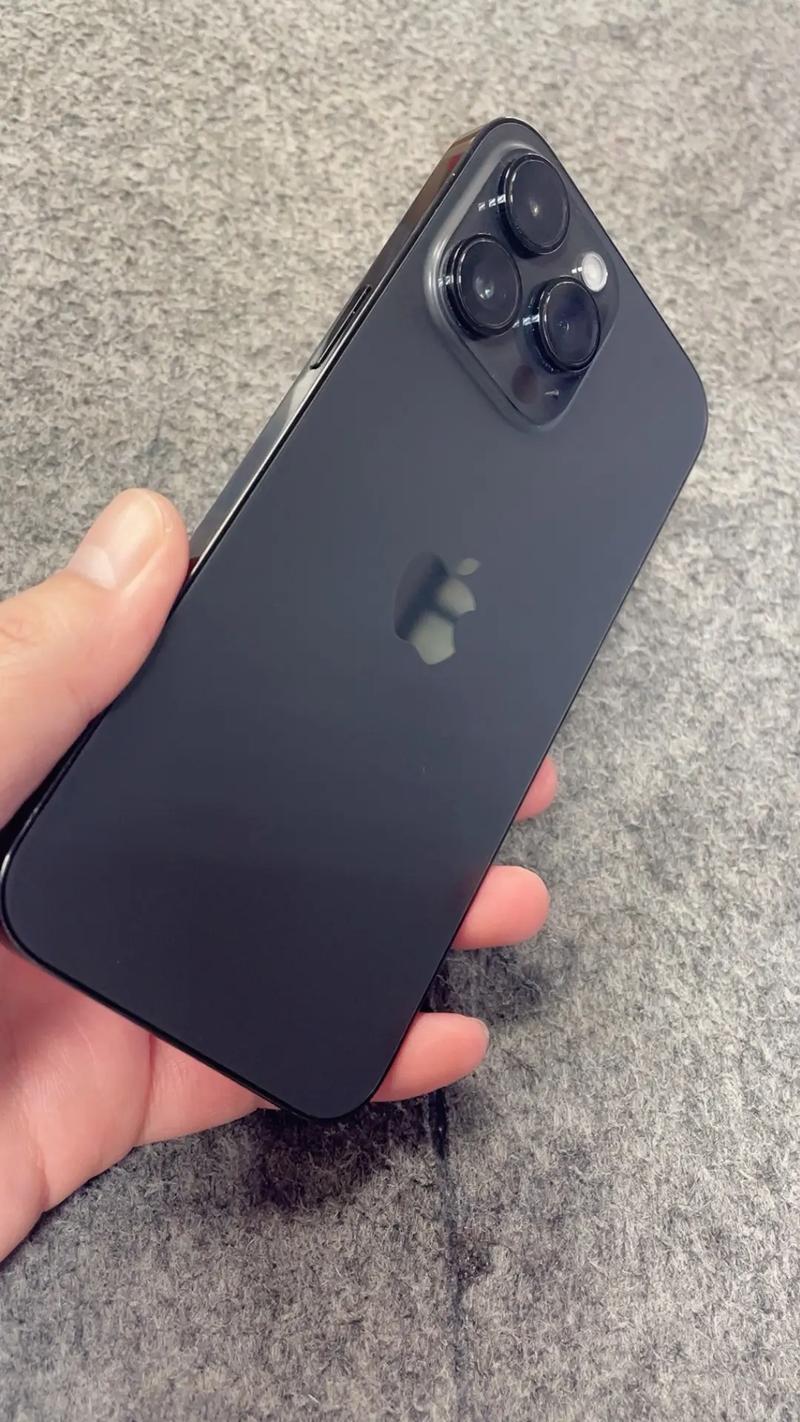 新iphone发布，技术更新换代，性能提升显著，我会果断购买，追求科技与品牌的最