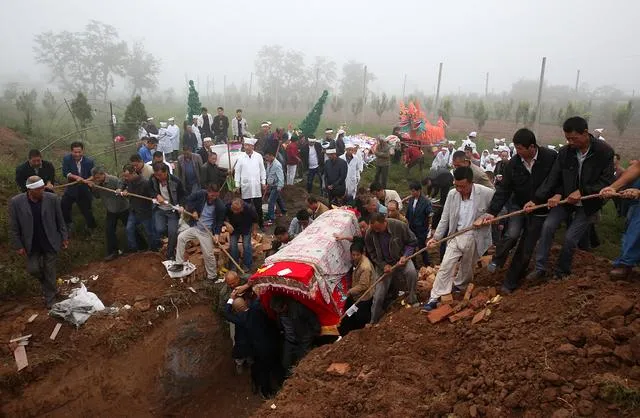 #代表建议不强制要求火葬#这是实在话。现在村里的火葬都是为了完成上边要求的指标，