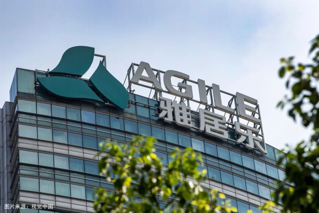 香港上市的房企雅居乐面临违约危机，无法偿还到期票据利息，面临境外债务违约风险。被