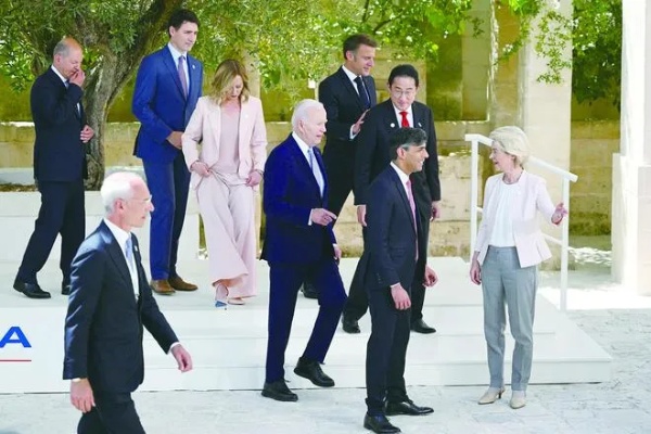 本报驻美国特约记者冯亚仁本报特约记者甄翔柳直为期3天的七国集团（g7）峰会13日