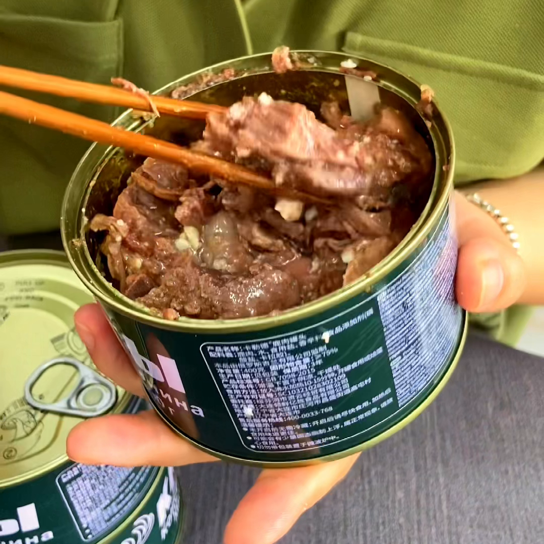 俄罗斯出口品质纯鹿肉罐头太嫩了。这个可不是猪肉也不是牛肉，它是货真价实的鹿肉罐头