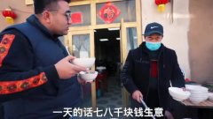 vlog视频：喀什路边大锅羊肉汤，30份，原汁原味，大雄鹰连两大碗.#美食分享#