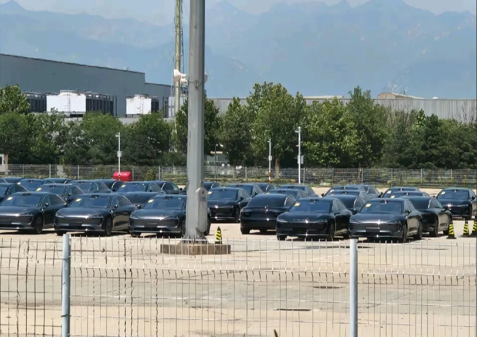 这么多的享界S9已经生产出来了！8号在线下华为店和鸿蒙智行交付中心就可以看到了！