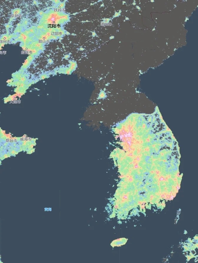 可以清晰的看出，朝鲜整个国家竟只有平壤及周边还算繁华，但也没有亮得颜色发红，连我