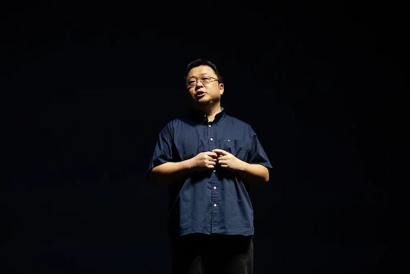 接近罗永浩的人士告诉红星资本局，8.24亿元的还债对象主要为供应商、借款机构等。