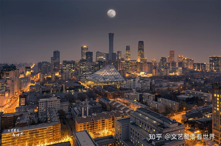#老外感慨凌晨的中国非常安全#中国是一个包容性很大的国家，在一些城市街头遇到国际