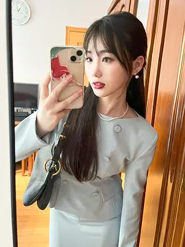 也不算养生……但是真的“坚持”很久！小学有一次偶然发现顺着下巴向耳朵推脸会有声音