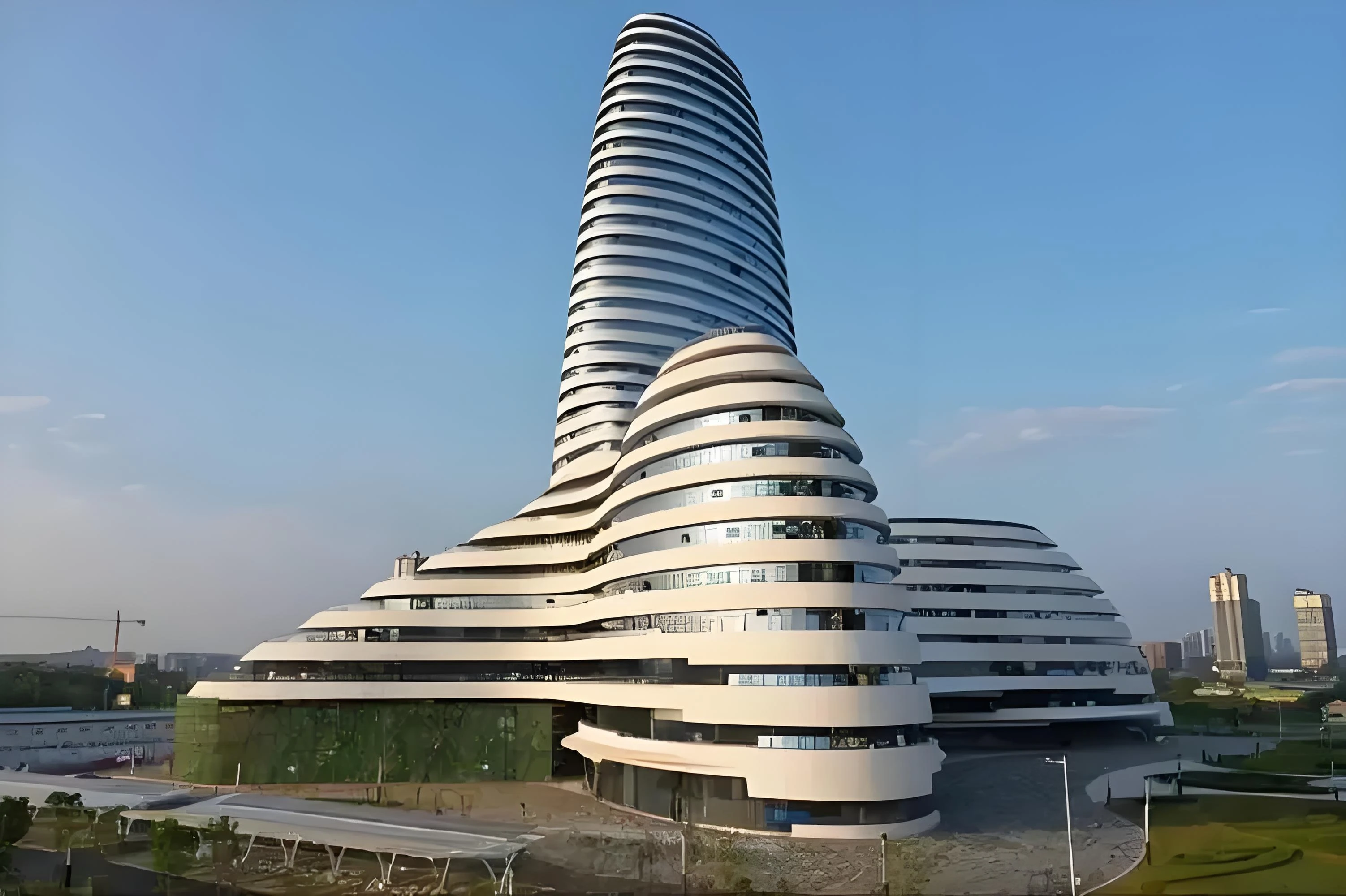 南京北站造型被吐槽像卫生巾，还有哪些造型雷人的建筑近日，南京北站在网上火了，火的
