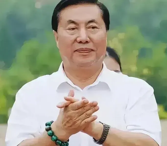 手串也能害死人！校长且戴且珍惜[捂脸哭]