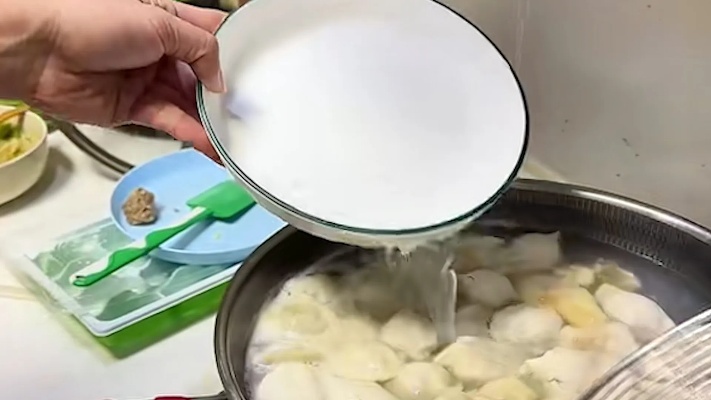 疵捏子噢，中途要不要加凉水噢？