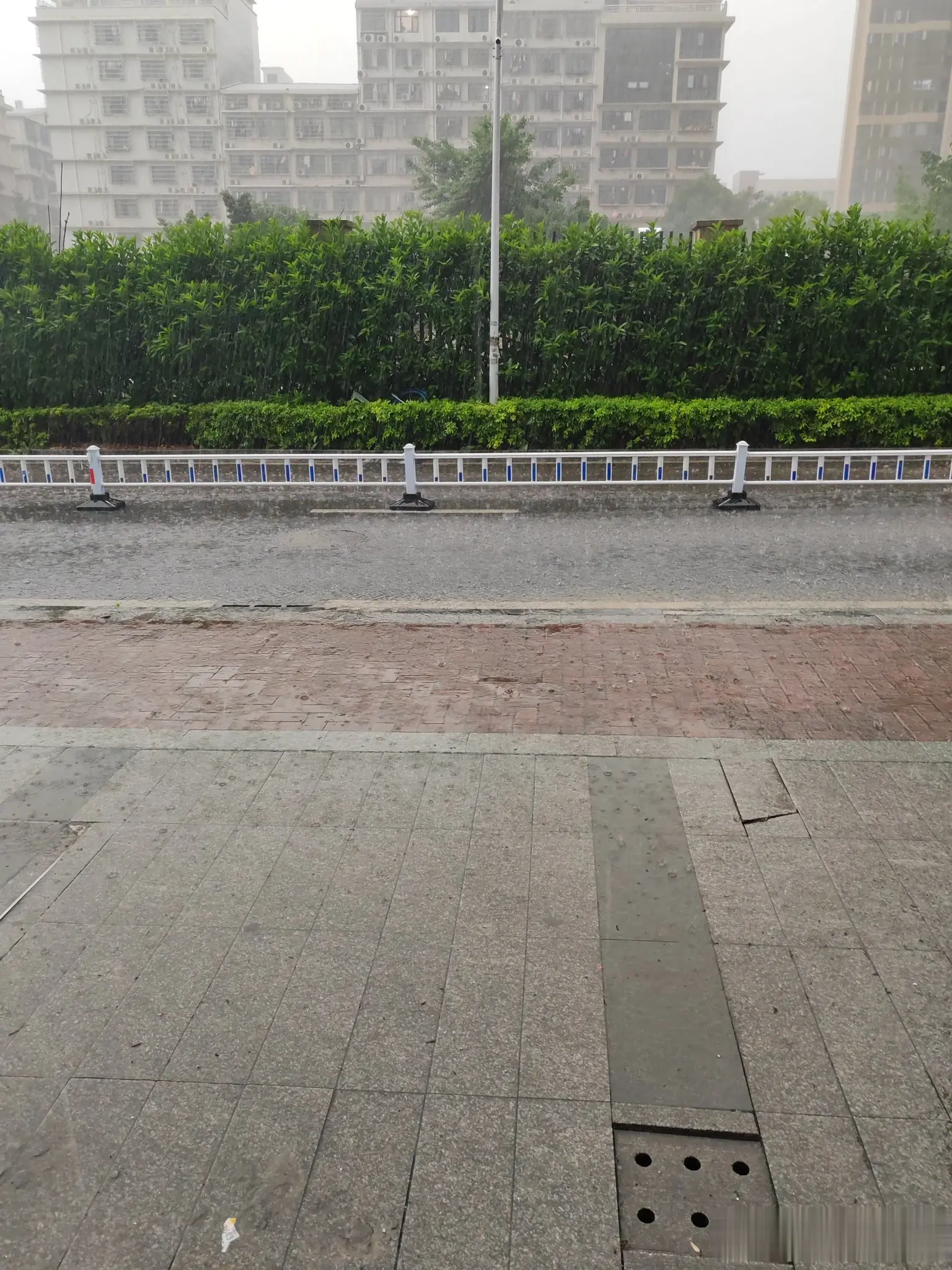 今年为什么这么多极端天气？到处都是暴风暴雨？平时难得一见的冰雹，今年到处都是！