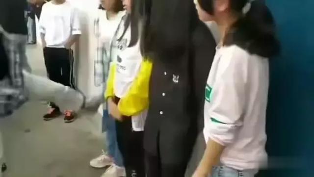 确实有种看热闹不嫌事大的感觉 
