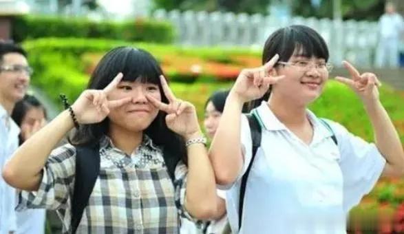 高考结束第一件事想做什么。首先关注个人休整。历经高考的辛劳，是时候好好放松一下了