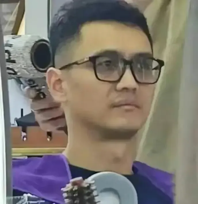 王宝强前经纪人宋喆出狱了。王宝强听到这消息心情估计不大美妙。估计宋喆出狱后不会再