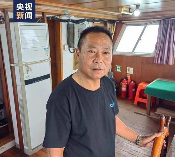 #船长下令斩断价值10多万的蟹笼救下16人#“蟹笼斩掉，救人去了，救人去了！