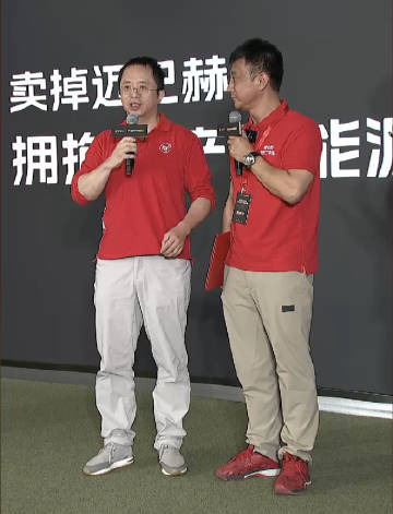 4月28日，@周鸿祎拍卖直播如期进行，被拍卖的迈巴赫600起拍价为600元。周鸿