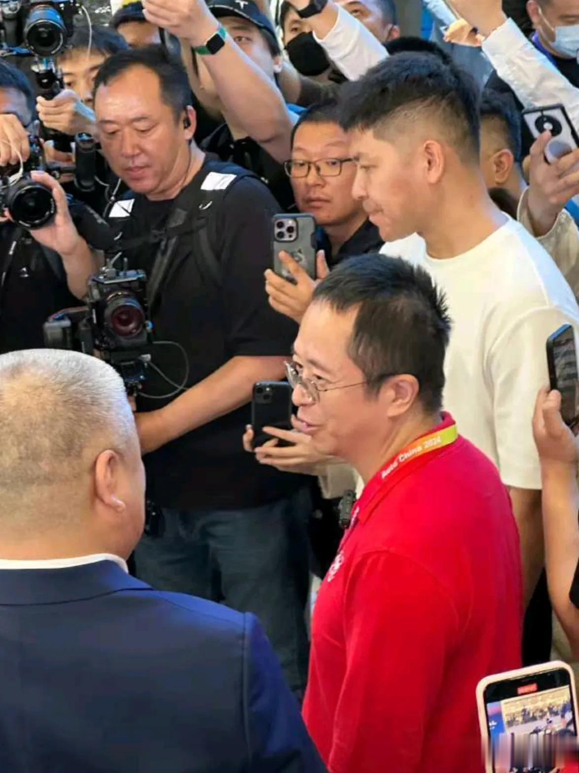 北京车展顶流“车模”周鸿祎，大家觉得他能带领哪吒汽车，杀出重围么？近期一众厂商纷