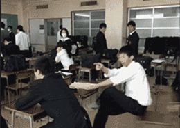 板凳游戏走火入魔，骨折退学真够戏剧！
