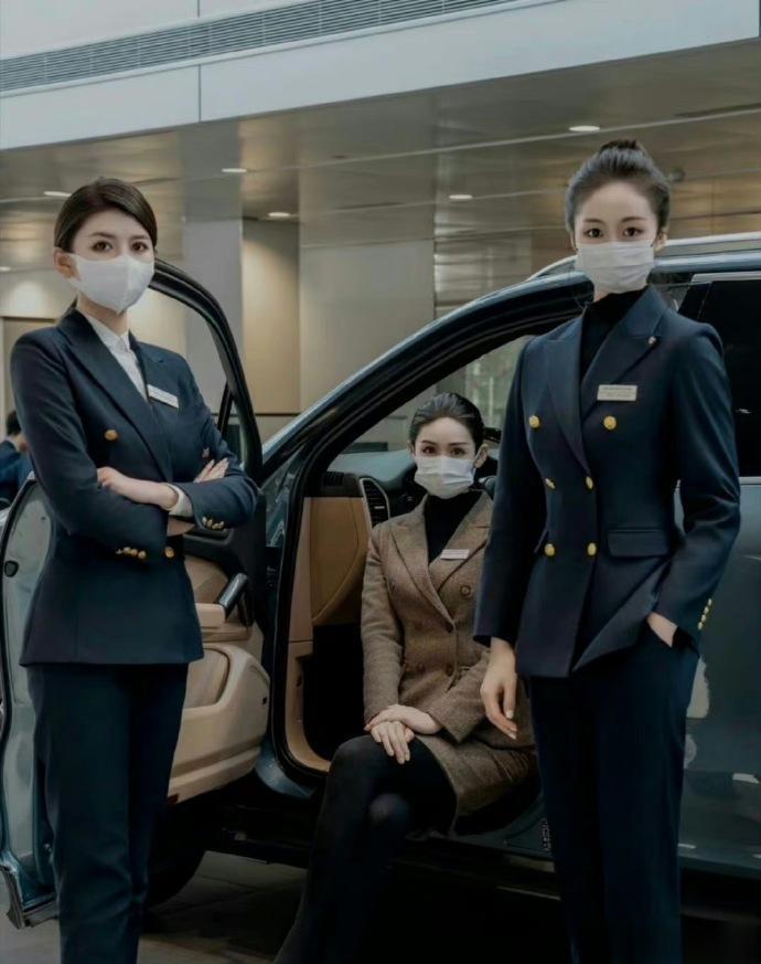 不仅保时捷在调整市场策略，就连在中国市场销量一直领先的BBA（宝马、奔驰、奥迪）