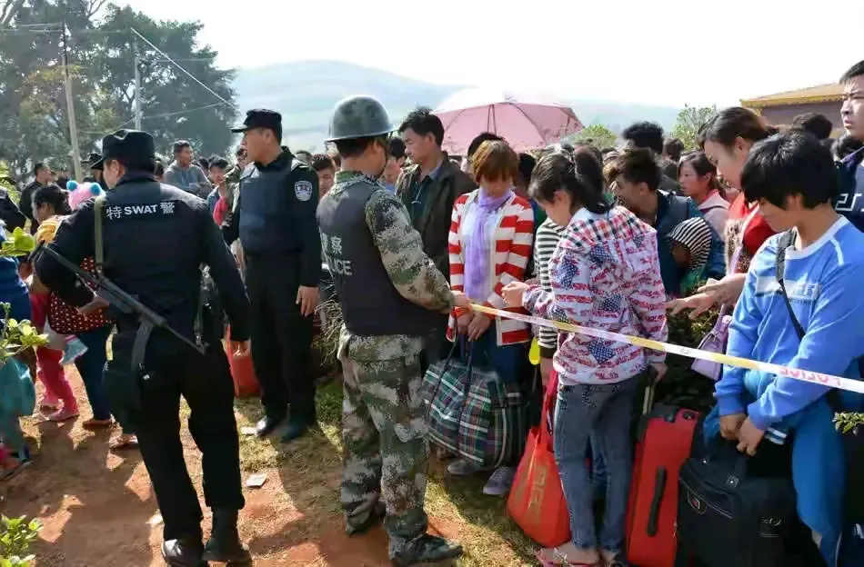 只要边境线向前20公里，那都是我们的人民啊，我们不能让我们的人民受苦 
