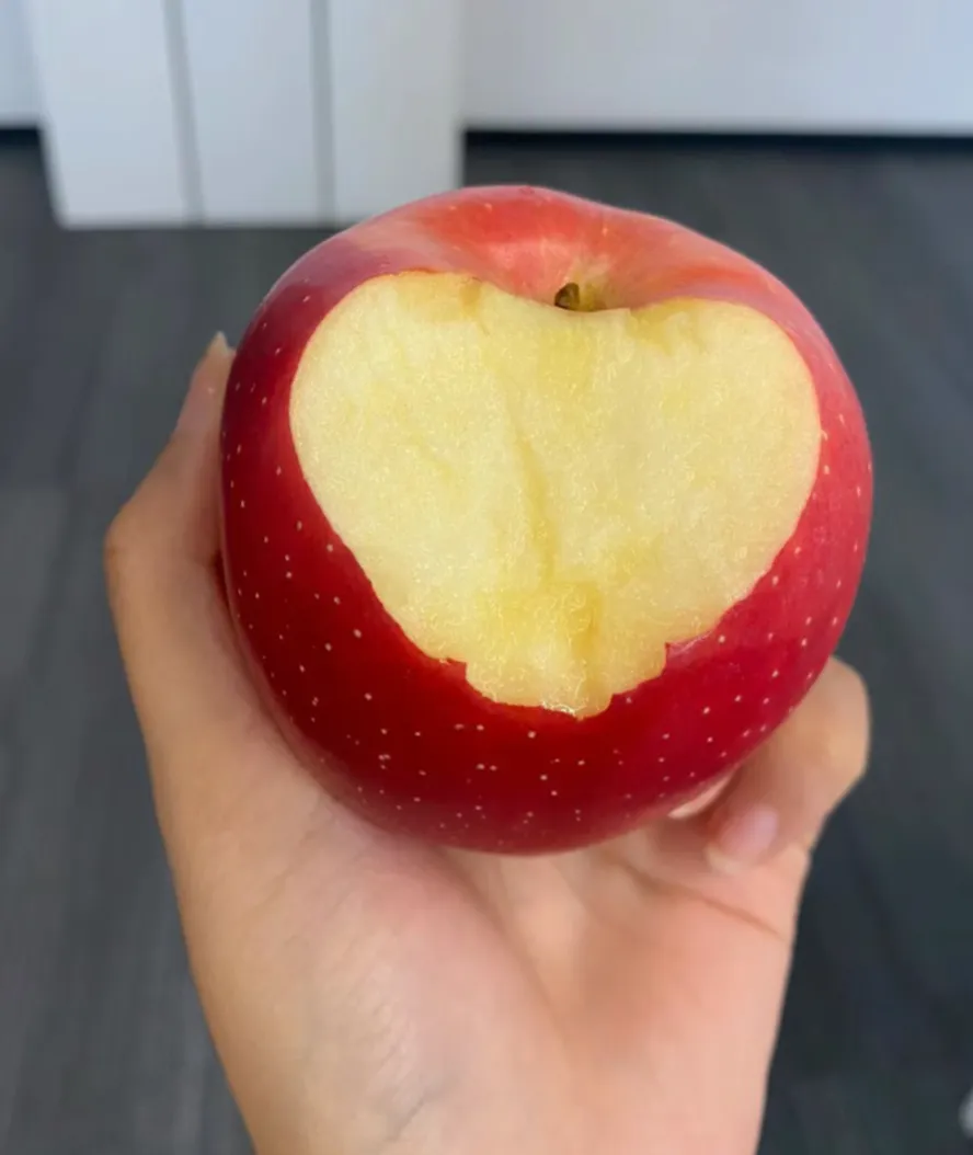 苹果手机降价了，你们会买吗？据说iPhone15有的最高下降了2300元，之前买