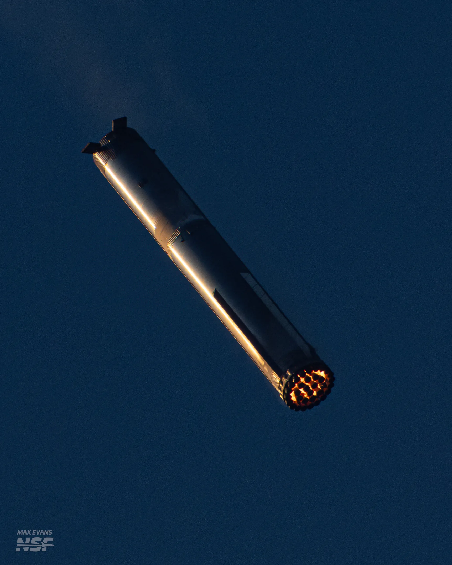 SpaceX研制中的全复用重型火箭“星舰”，在13号晚的第五次综合飞行试验，的确