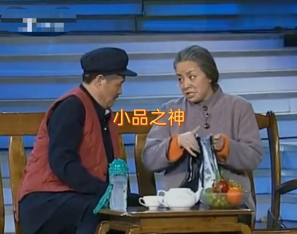 以前的小品能让观众从头笑到尾，后来的小品让人先笑后哭，再后来的小品全程无情感。打