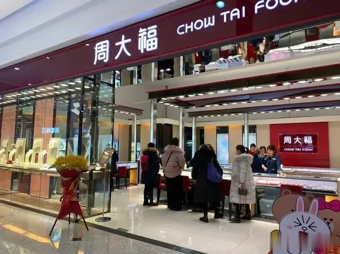首饰黄金价格全线突破700元，涨到现在，估计把不少观望的人劝退了，同时也吸引了不