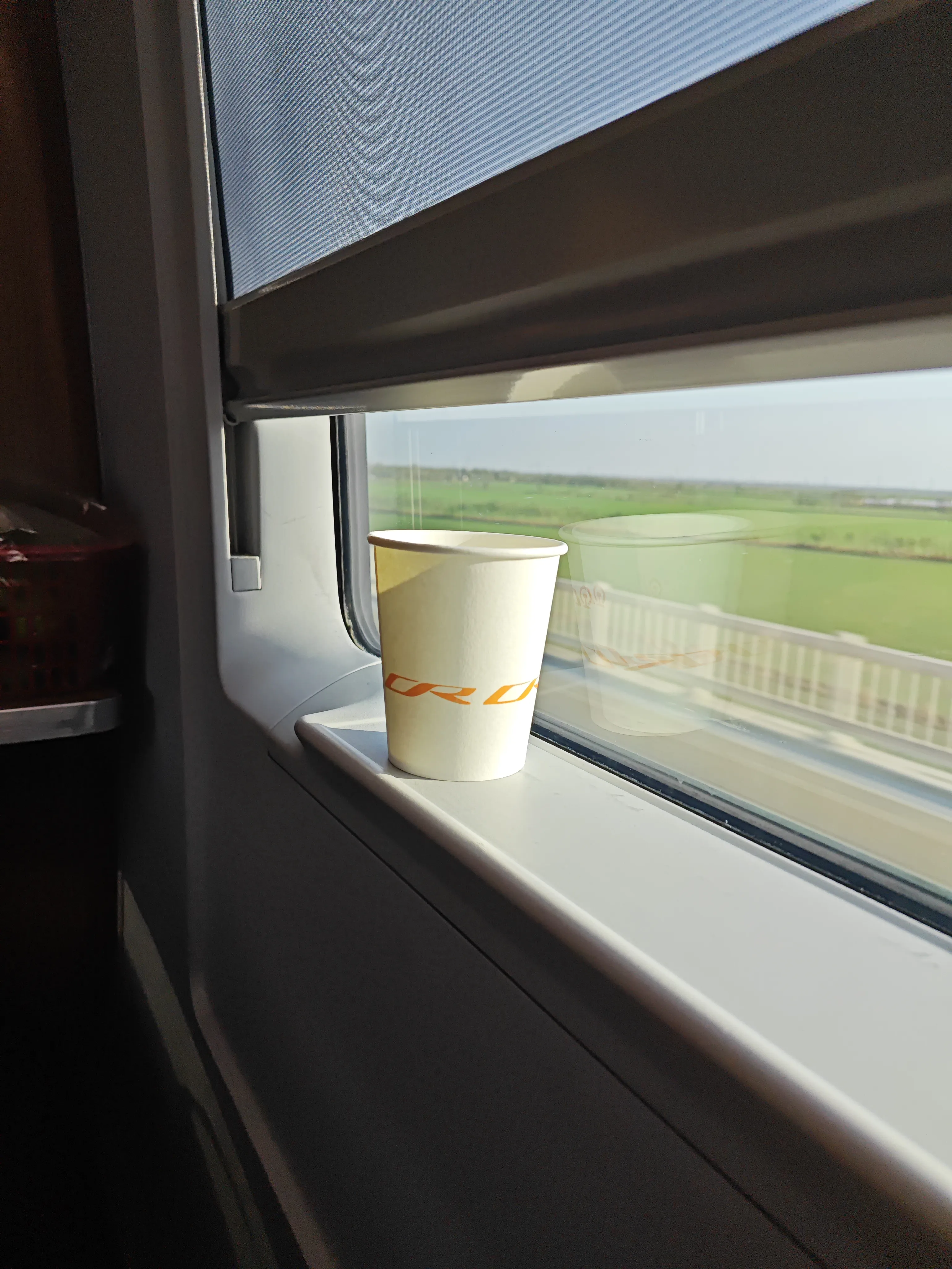 想起来了张信哲的一首歌《多想》，”多想再为某人，欢喜和忧伤，却怕空忙一场。”2点