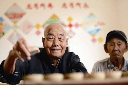 这是个众说纷纭的事，就如我而言，我觉得工作到65岁应该是好事，身体没问题，收入也