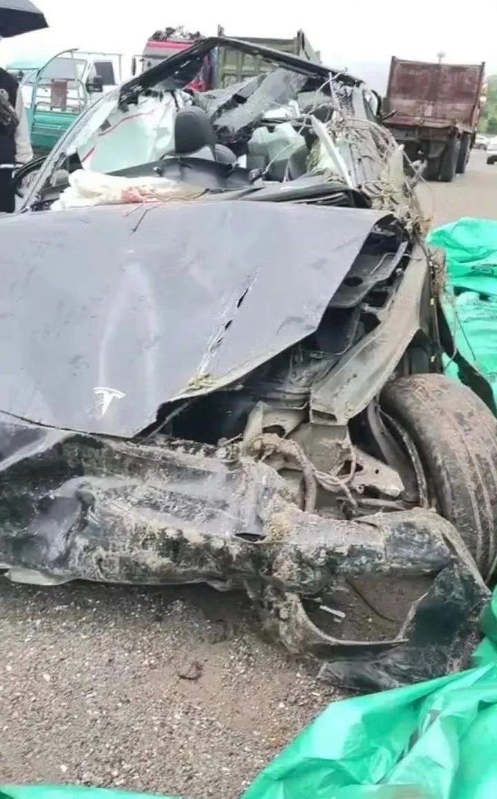 #特斯拉坠崖致夫妻身亡记录仪数据却没了#特斯拉三个字一出现，唉心慌慌。，但是最大