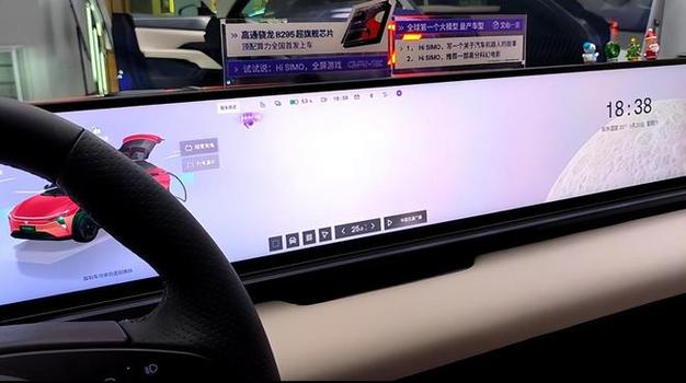 特斯拉是市场领头羊，但极越07性能更强，卖得便宜能吸引更多消费者。