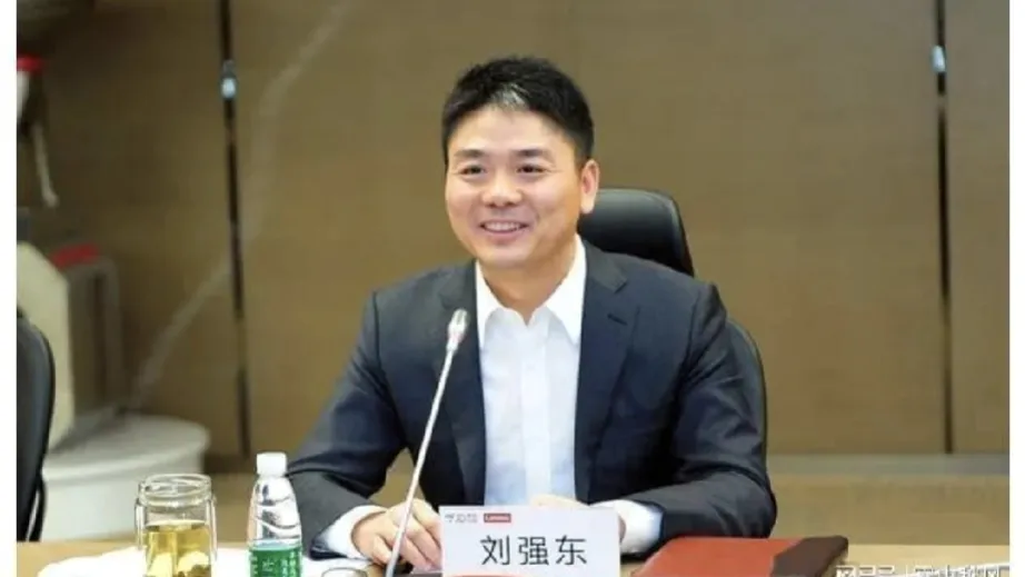 爱心年货献给家乡人中国知名企业家刘强东，为自己家乡江苏宿迁光明村的全体村民，送去