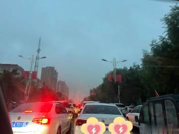 我想打电话给最前面的问问为啥一动不动！#你永远不知道堵车时第一辆车在干嘛#