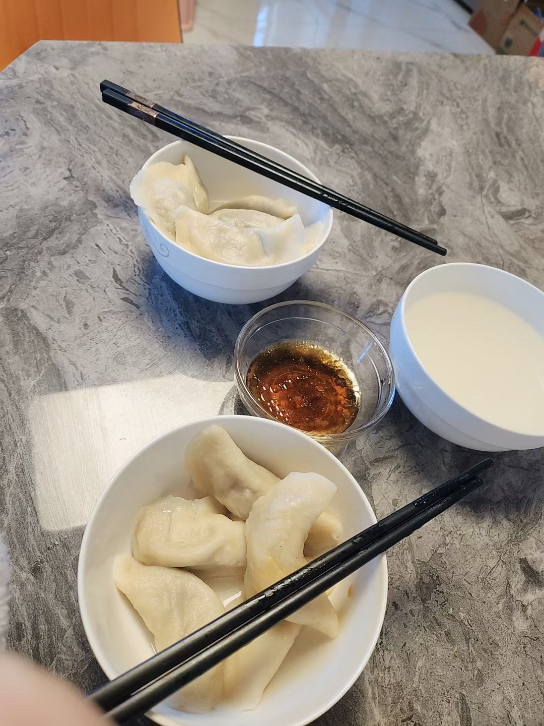 大家冬至快乐呀，所以今天你吃饺子了么，不然会冻耳朵哟！今天你是吃饺子还是汤圆呢！